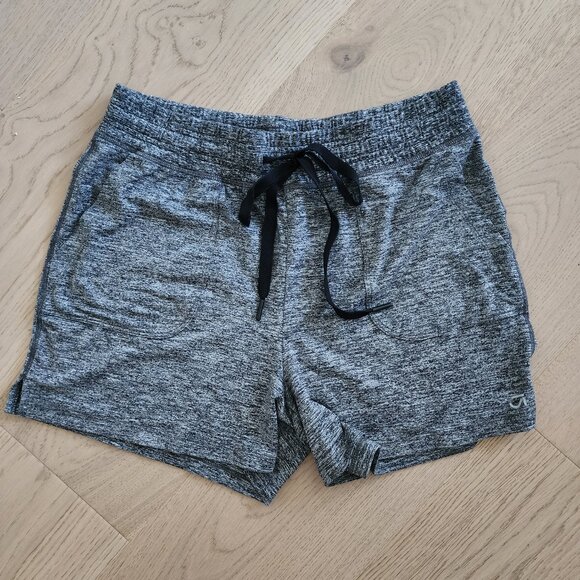 GapFit Brushed Jersey 3.5 in Shorts - Picture 2 of 6